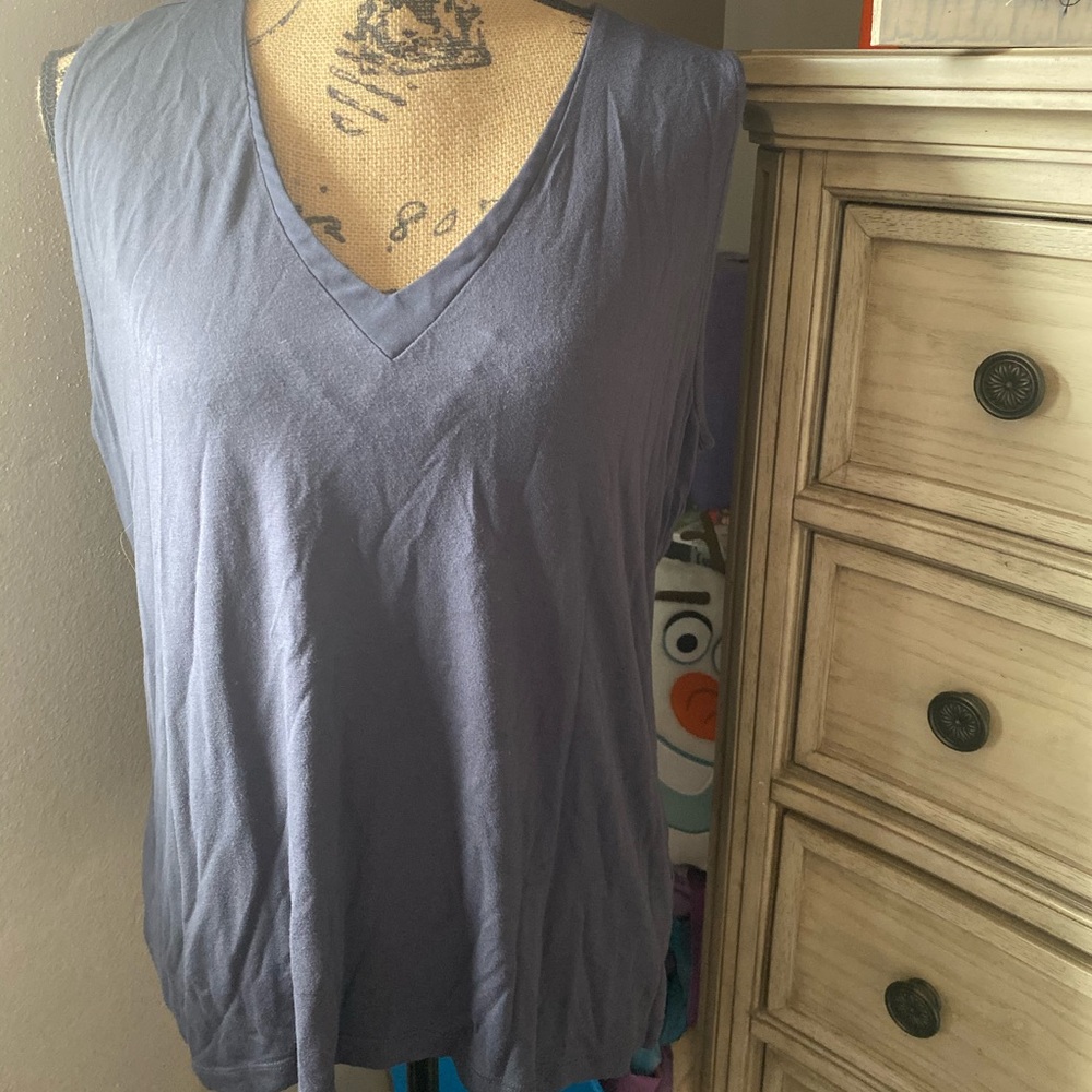 Ann Taylor (Factory) Light Blue/Gray V-Neck Sleeveless Top